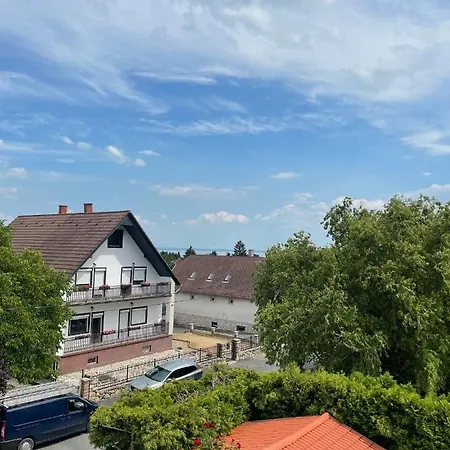 Vár-lak