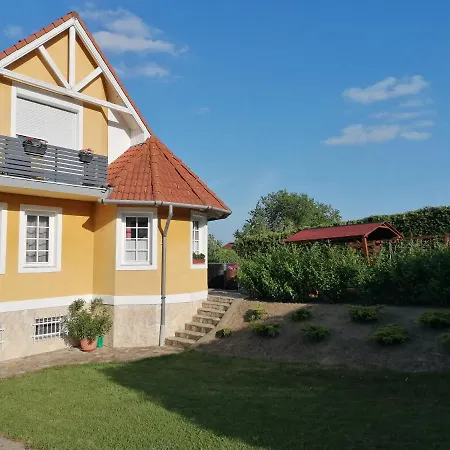 Vár-lak Apartamento