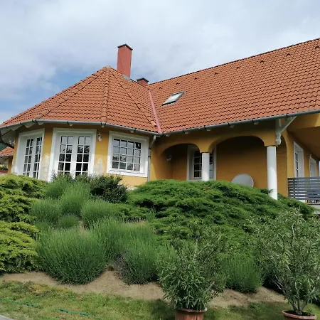 Vár-lak